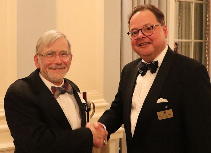 Dan Andriacco und Michael A. Meer bei der Verleihung des Morley Montgomery Award 2024